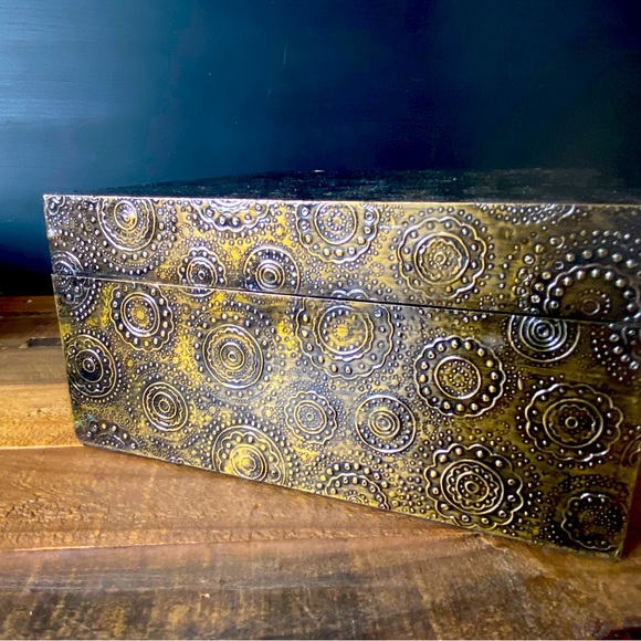 Embossed Storage Box - Picture 5 of 6